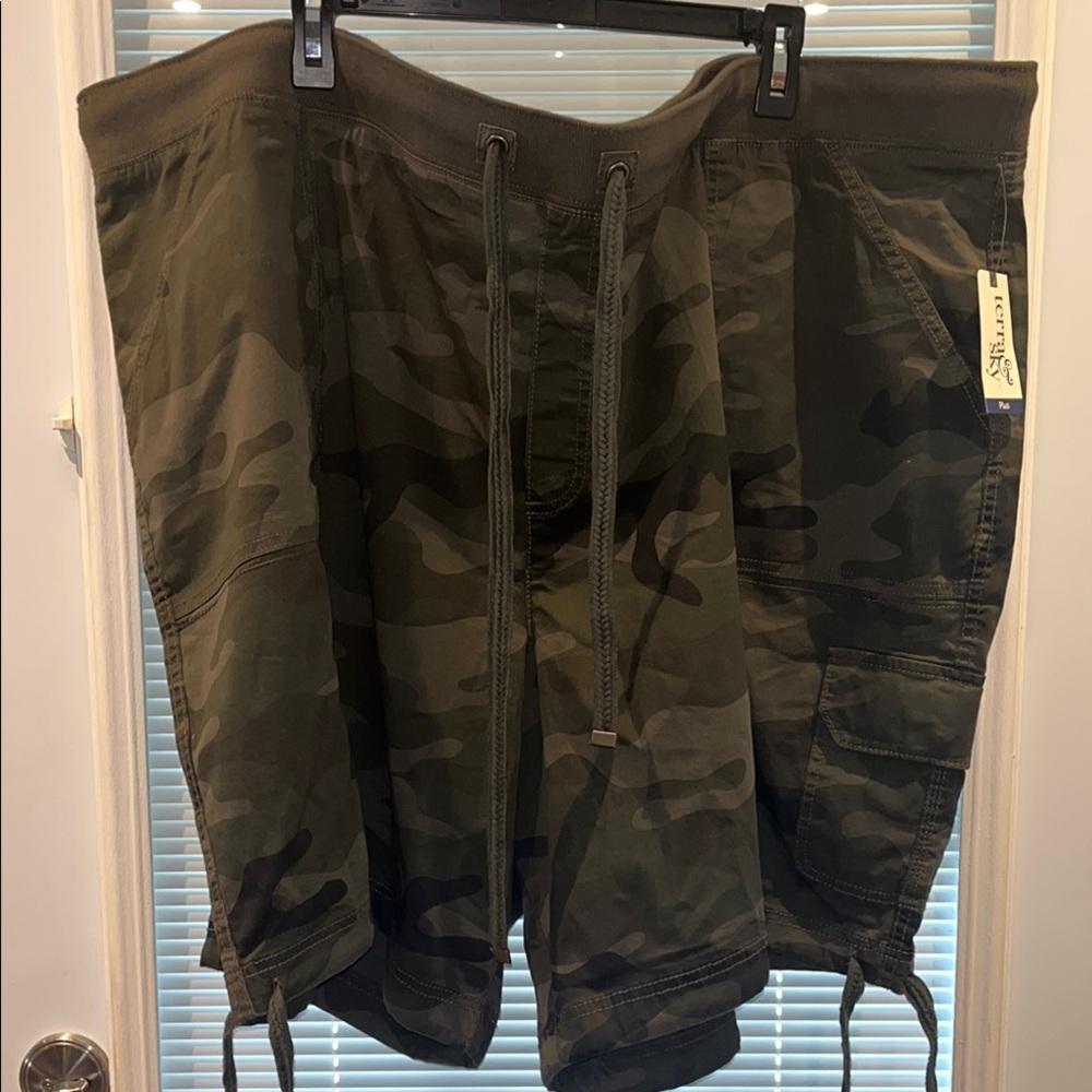 Terra & Sky Green Camouflage Cargo Shorts